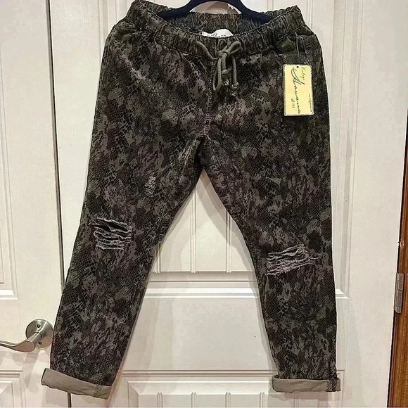 NWT Women’s Vintage Havana Snake Skin Print Joggers Drawstring Brown Pants Small - Picture 2 of 16